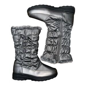 Gray Winter Boots with Quilted Design and Fur Lining